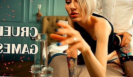 Брат выебал свою младшую сестру на лестнице дома, порно видео
