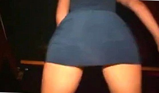В автобусе телочка сосет парню хуй и дрочит, порно видео